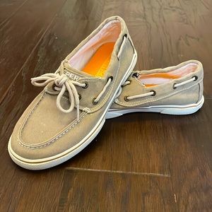 EUC Sperry Top Sider shoes, “Halyard”
